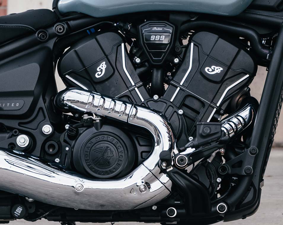 MOTOR V-TWIN RĂCIT CU LICHID