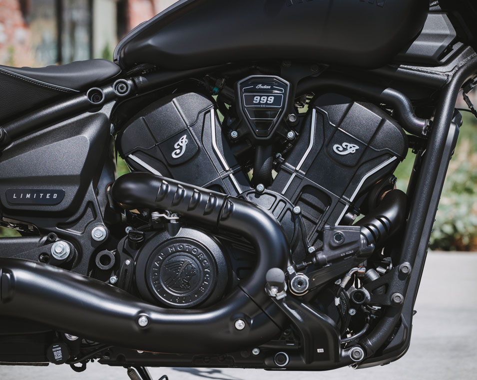 MOTOR V-TWIN RĂCIT CU LICHID